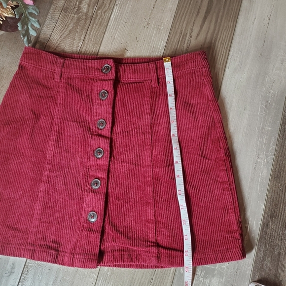 Forever 21 Burgundy Mini Corduroy Skirt Size Medium NWOT - Picture 7 of 12